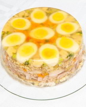 Куриный холодец с яйцами