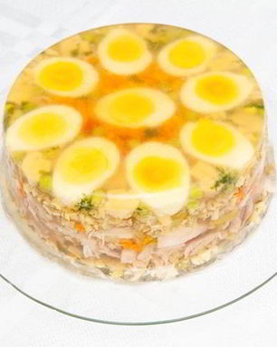 Куриный холодец с яйцами