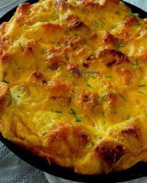 Фриттата с грибами, чеддером и тостами