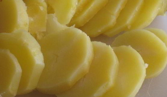 фриттата с картофелем, мидиями и чоризо