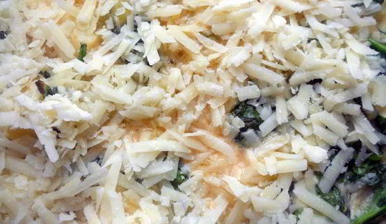 фриттата с картофелем, шпинатом и творожным сыром