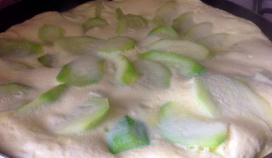 нежный омлет с кабачками на сковороде