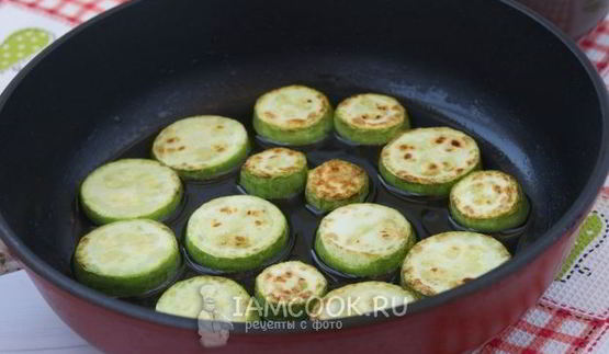 омлет с кабачком и шпинатом