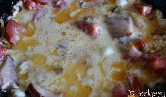 омлет с овощами и ветчиной