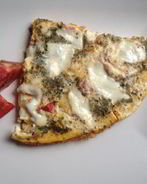 Омлет с помидорами, сладким перцем и сыром моцарелла