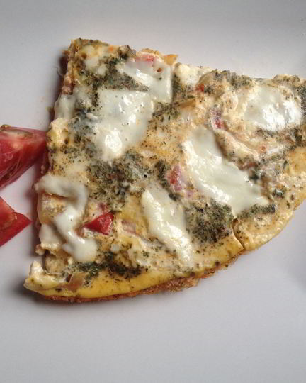 Рецепт омлета с помидорами, сладким перцем и сыром моцарелла