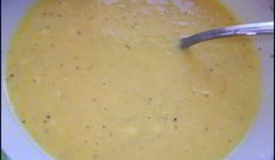 омлет с сосисками, картошкой, помидорами и сыром