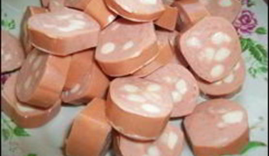 омлет с сосисками, картошкой, помидорами и сыром