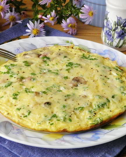 Рецепт омлета с ветчиной, грибами и сыром