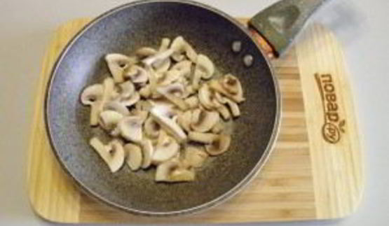 омлет с ветчиной, грибами и сыром