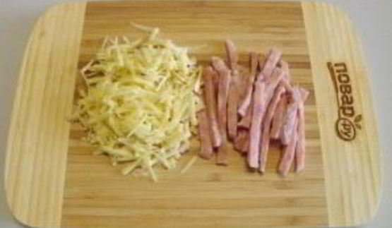 омлет с ветчиной, грибами и сыром