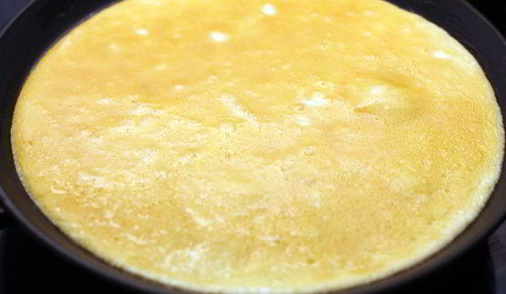 омлет с ветчиной и рукколой