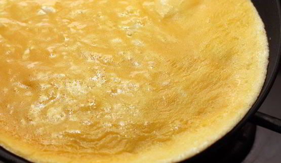 омлет с ветчиной и рукколой