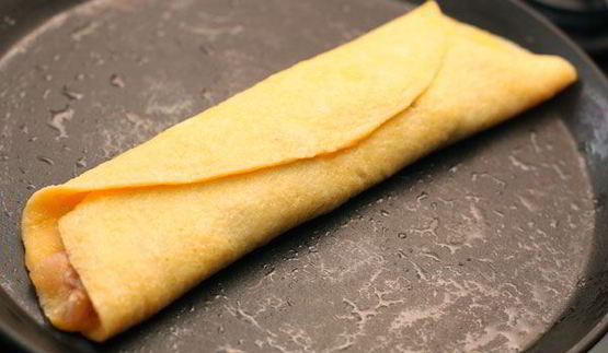 омлет с ветчиной и рукколой