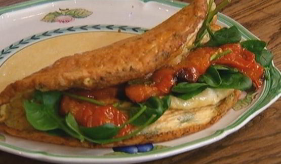 омлет со шпинатом и помидорами черри