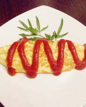 Омурайсу , японский омлет с начинкой