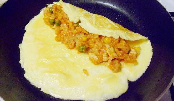 омурайсу , японский омлет с начинкой