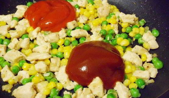 омурайсу , японский омлет с начинкой