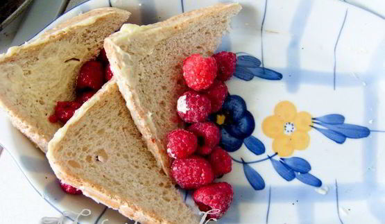 запеченный омлет с ягодами