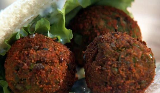 паштет и фалафель из зеленого горошка