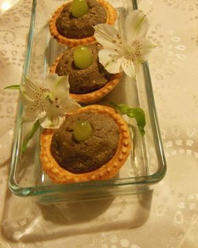 Паштет из индюшиной печени с орехами и виноградом