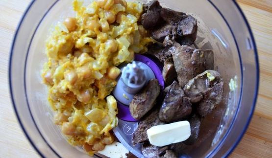 паштет из куриной печени с горохом нут