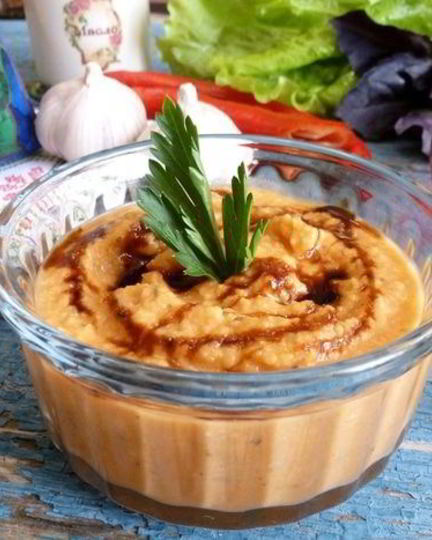 Рецепт паштета из нута с вялеными томатами и маринованным огурчиком