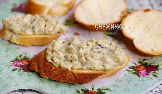 сырный паштет из цукини с миндалем