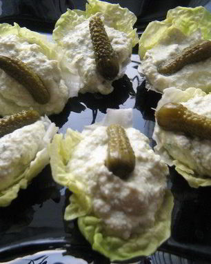 Яичный паштет с корнишонами