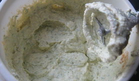 яичный паштет с корнишонами