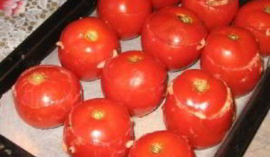 помидоры, фаршированные фаршем и грибами