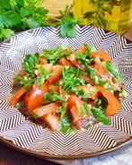 Помидоры с зеленью и чесноком