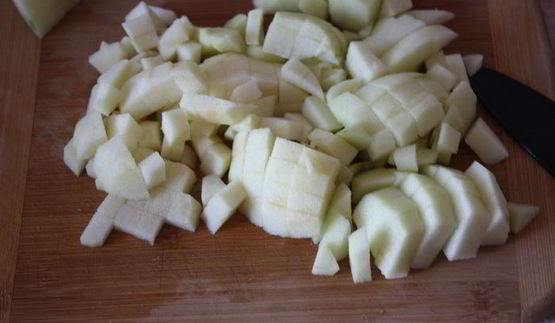 блинные роллы с яблоками под безе