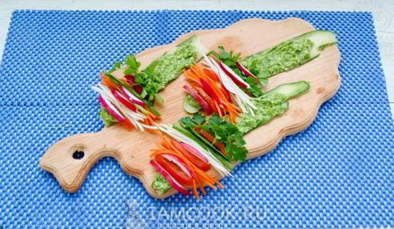 овощные роллы с огурцом и авокадо