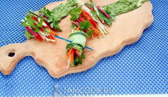 овощные роллы с огурцом и авокадо