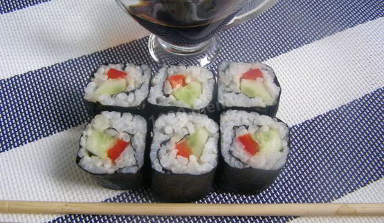 постные роллы с огурцом