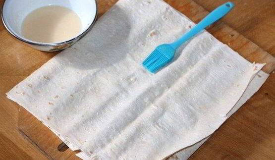 ролл пшеничный с паштетом из тунца