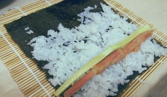 роллы по-домашнему со слабосоленой семгой