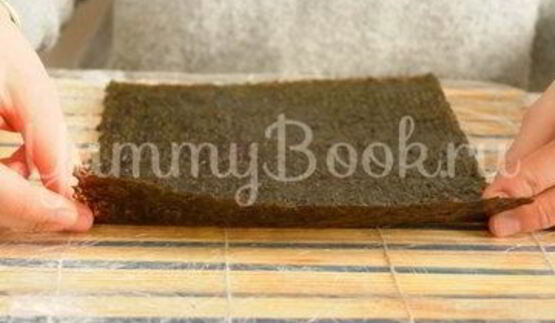 роллы с лососем и филадельфией