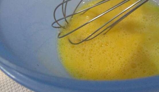 роллы с яичных блинчиков с курицей и салатом