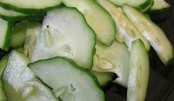 роллы с яичных блинчиков с курицей и салатом