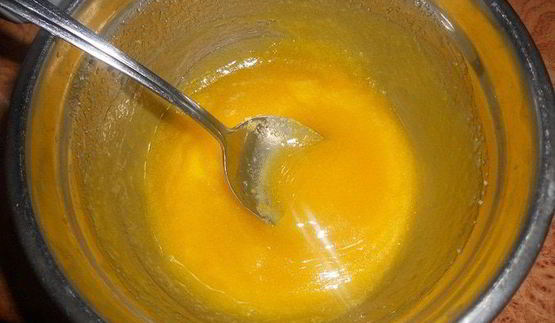 сладкие роллы из шоколадных блинчиков с клубникой и лимонным курдом