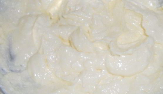 сладкие роллы из шоколадных блинчиков с клубникой и лимонным курдом