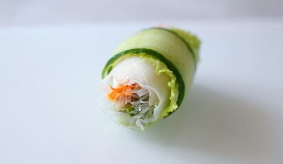 спринг-роллы с кальмарами и тунцом