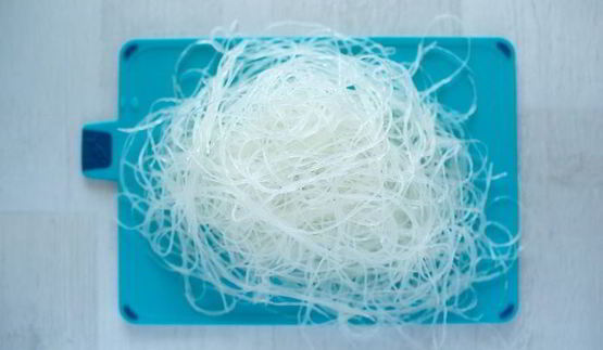 спринг-роллы с кальмарами и тунцом