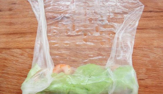 спринг-роллы с креветками