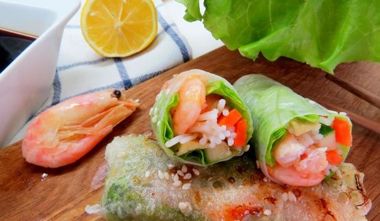 спринг-роллы с креветками