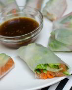 Спринг-роллы с лососем