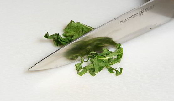 спринг-роллы с овощами и соусом