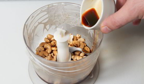 спринг-роллы с овощами и соусом